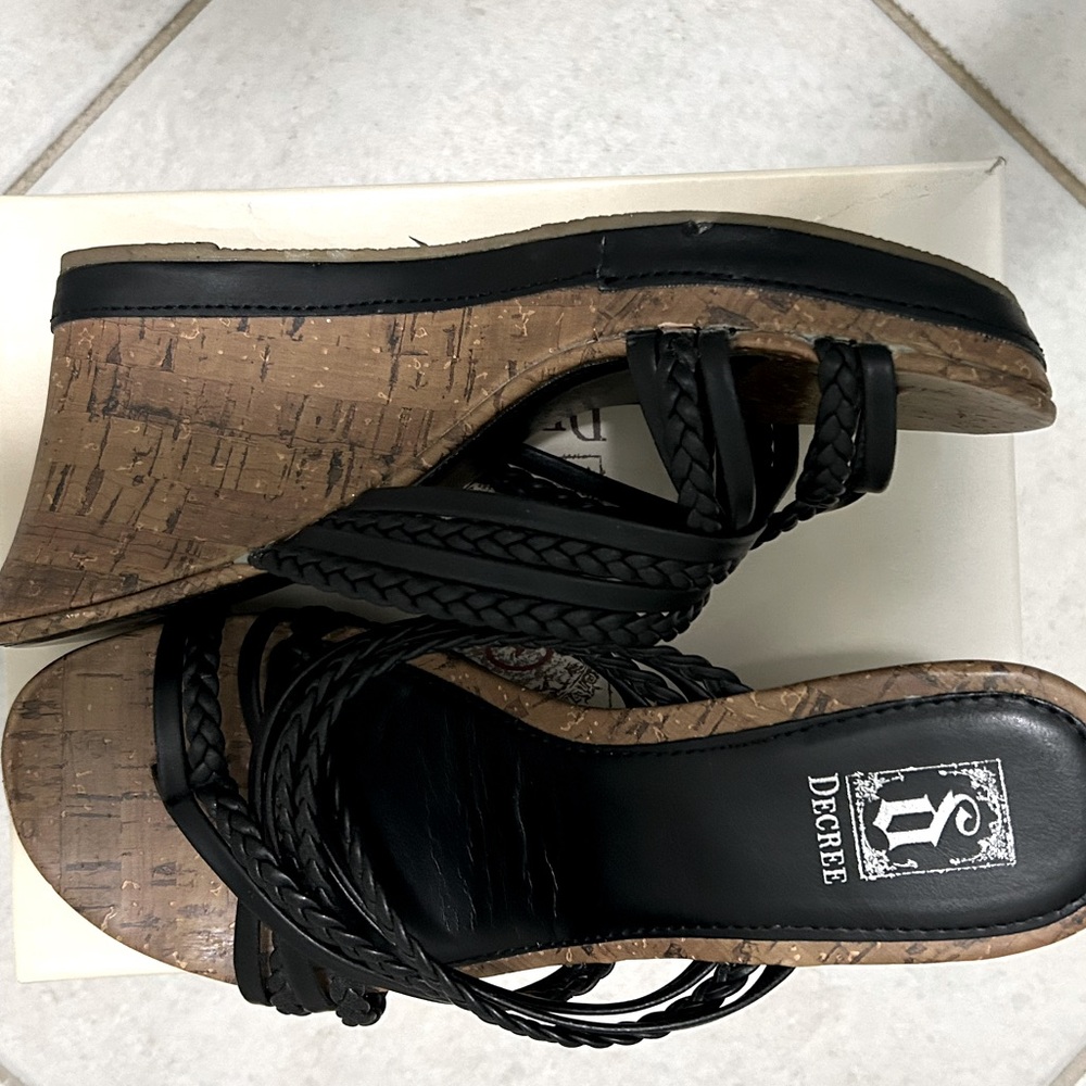 DECREE- Black Wedge Sandals for Women. Only worn once. 7.5 M - Picture 12 of 13